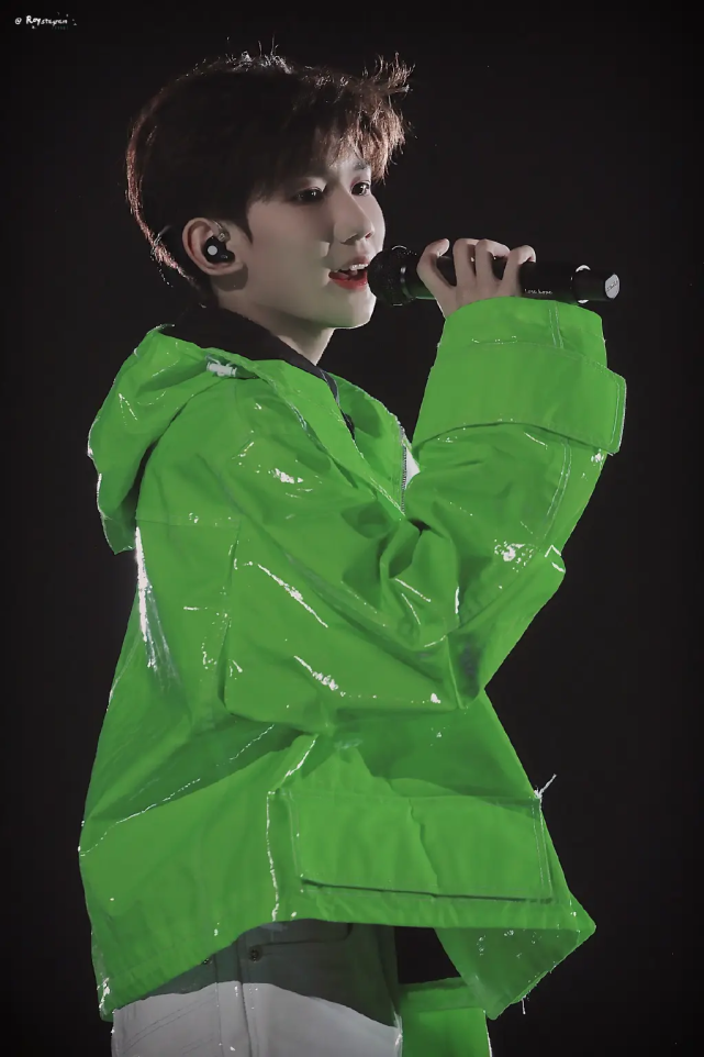 00后人气男明星,黄明昊才第四,第一真的是实至名归了