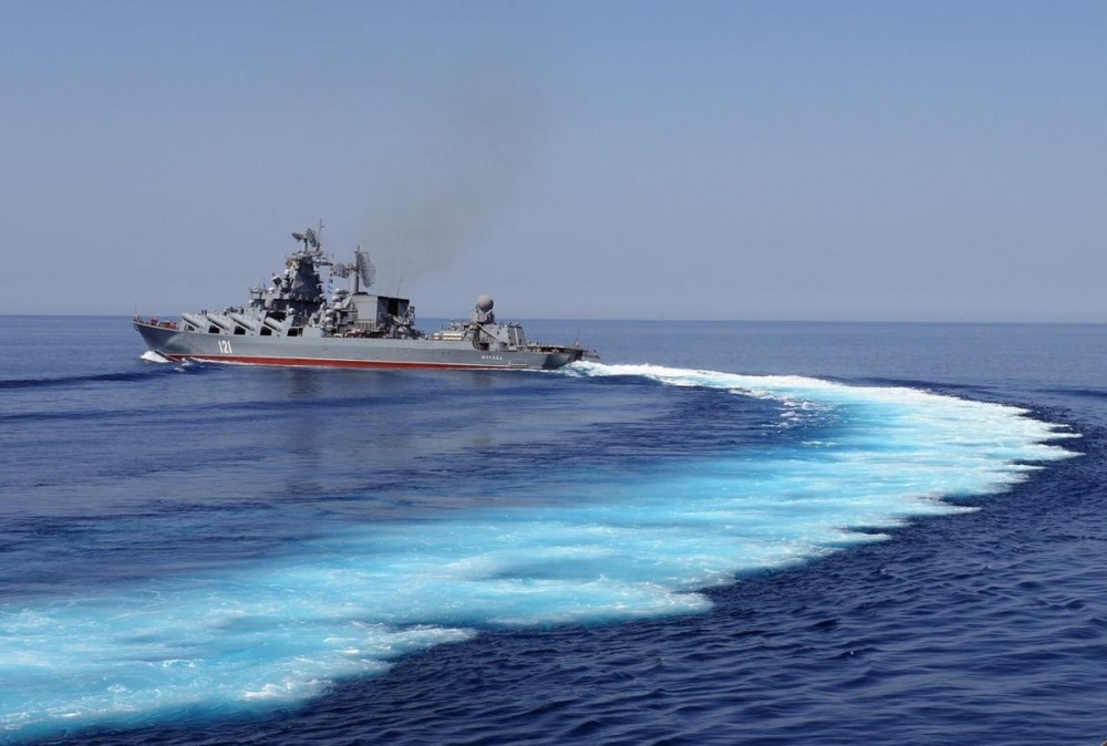 俄乌冲突第50天，俄军万吨巨舰爆炸了，俄国防部：火灾引起的介词是什么意思