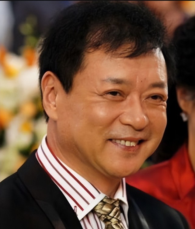 64岁迟志强无法走穴演出,靠直播卖酒,称下单就唱《铁窗泪》