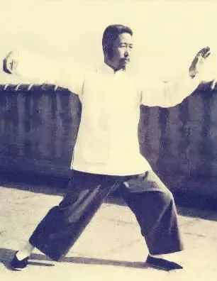 传统武术2个桩,3个练力技巧,肾强体壮,虎豹雷音在!