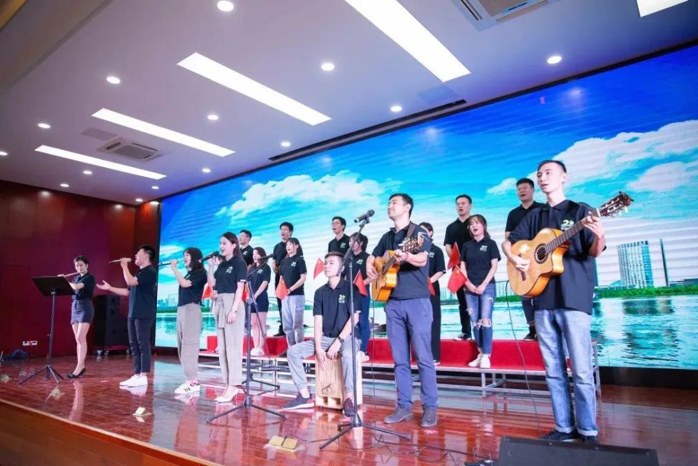 消息称特斯拉上海超级工厂已获批复产，将于4月18日尝试复产七年级上册英语书人教版
