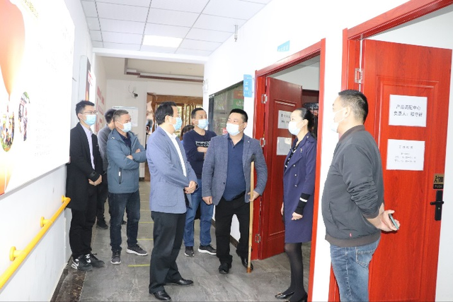 指导疫情防控工作,庐阳区残疾人联合会理事长赵国平,副理事长张甘泉