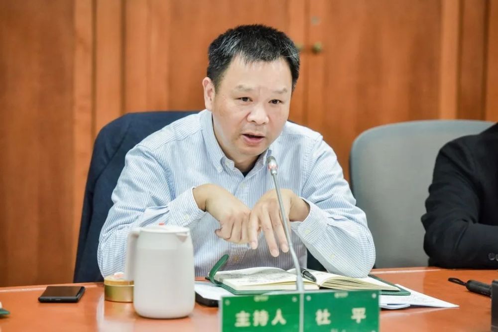 绿城中国副总裁杜平绿城中国副总裁杜平表示,感谢业主给我们提意见,花