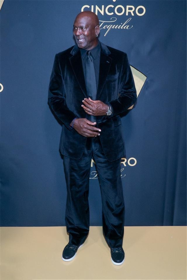 苗条,作为法国87一代四小天鹅之一,本泽马依然在欧冠赛场有亮眼的表现