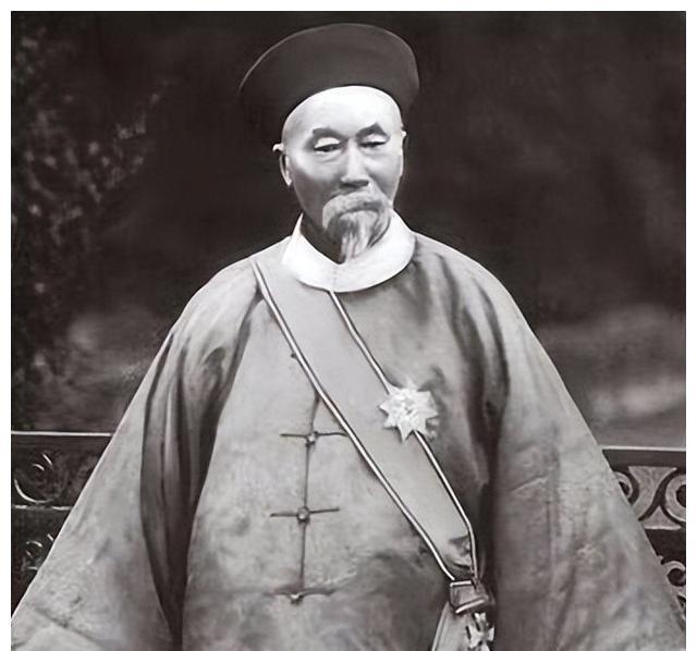 清末洋枪队长白齐文是美国人,叫嚣没人敢动他,李鸿章:淹死他_腾讯新闻