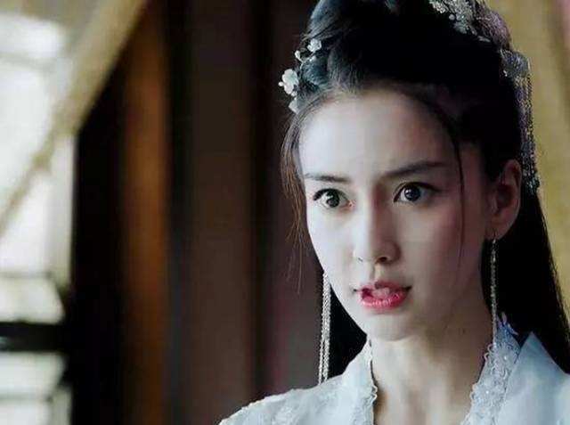 angelababy《孤芳不自賞》裡被吐糟的體無完膚的瞪眼演技已經過去好幾