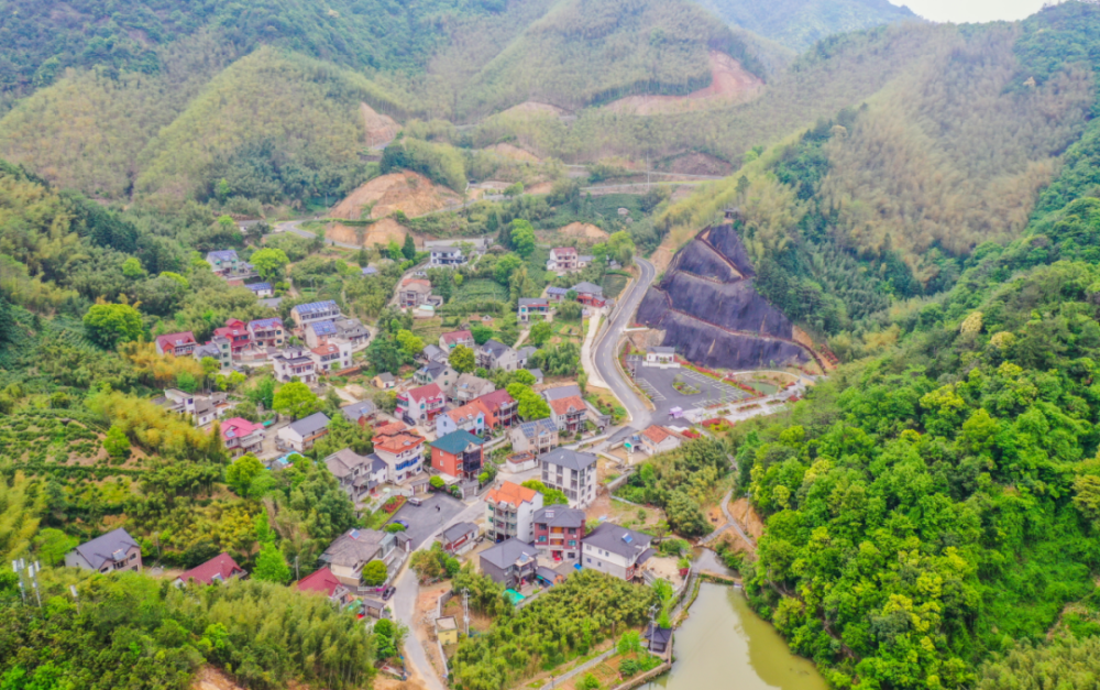 乡村运营激活山乡经济风景钱景景景出彩
