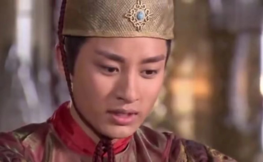 在古装剧《大唐歌飞》中饰演"尹梦荷",唐国强,吕丽萍为其作配,而女