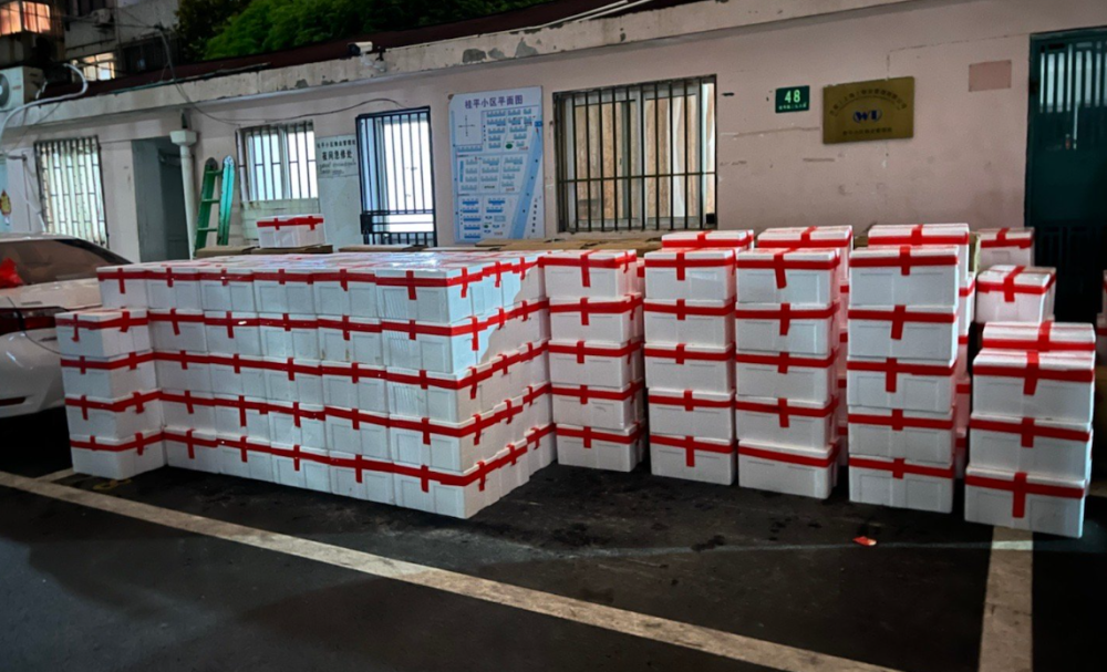 黄晓明捐赠5.5吨生活物资驰援上海，发文感谢大白们帮忙落实