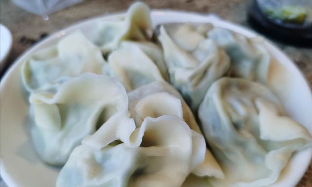 北京排名第一的鲅鱼饺子，冬至这天排队4000桌，3元一个贵吗？