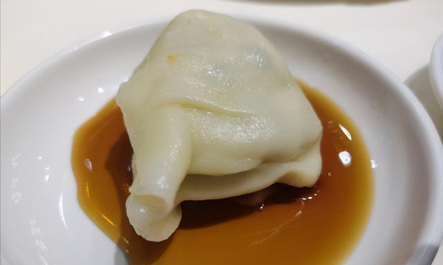 北京排名第一的鲅鱼饺子，冬至这天排队4000桌，3元一个贵吗？