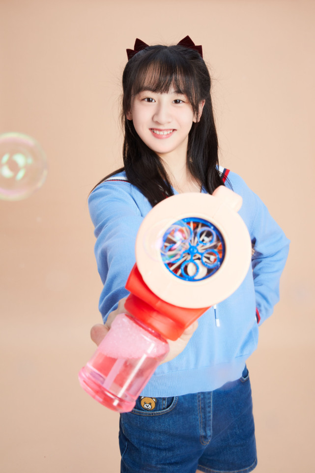 森碟14岁生日身高达1米7,和田亮如复制粘贴,粉丝以她的名义做慈善