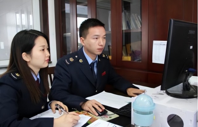 的分支有很多,除了大家所熟悉的公检法,税务以外,还有海关,基层公务员