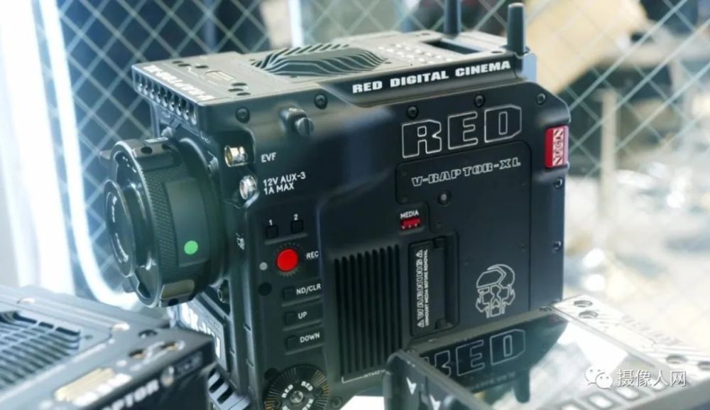 red dsmc3系列的首款摄影机v-raptor"迅猛龙"去年发布