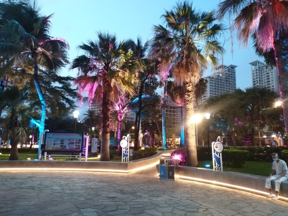 海南三亚三亚湾夜景