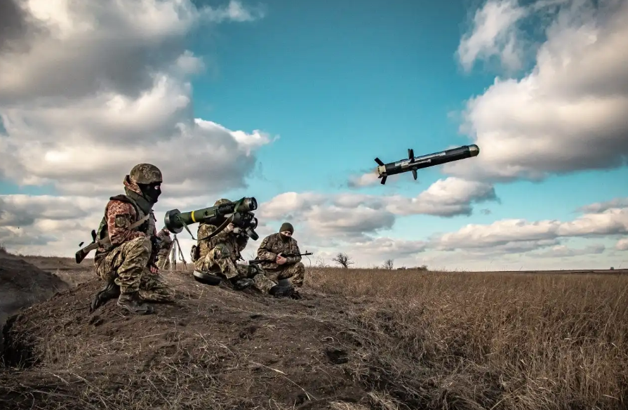 美军导弹库存告急！乌克兰战场成无底洞，送多少军火才能打赢俄军