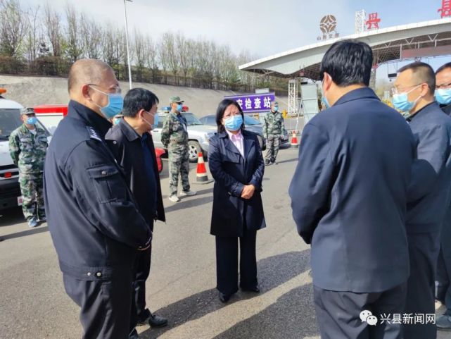 宋兴丽一行先后来到兴岚县界检查站,高速东口检查站