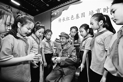 4月16日解放軍報導讀湖北恩施梭布埡石林景區介紹002401交技發展