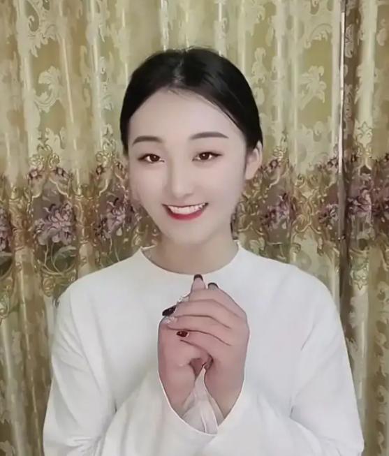 陈亚男拜访昔日护士长台词流畅像念剧本送完花就被赶走