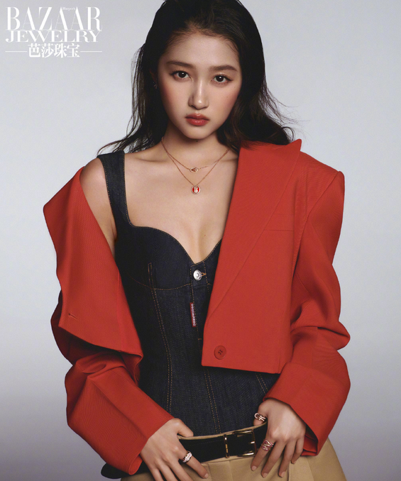 关晓彤晒性感大片,"深v蕾丝"大秀好身材,网友:鹿晗该吃醋