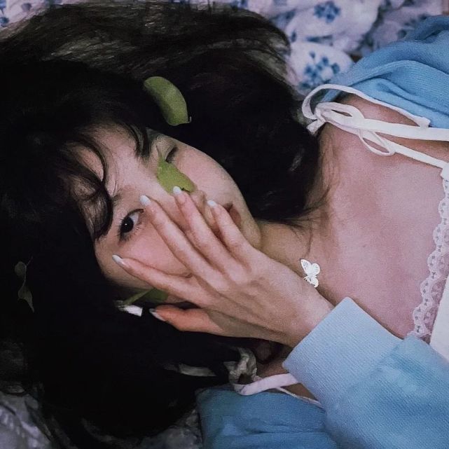 女生头像丨太念旧了 走到哪都有他的影子