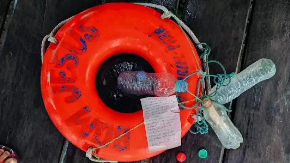 巴西渔民捡到一个漂流瓶，竟奇迹般救了六个人的命在线√天堂中文