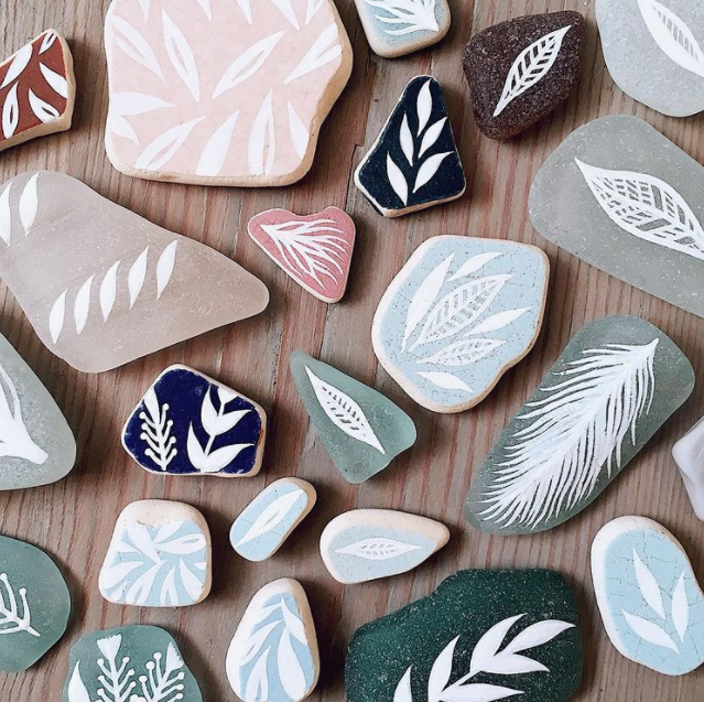 娜塔莎·牛顿创作的石头插画简约又不乏美感,一眼望去,就像一幅美丽的