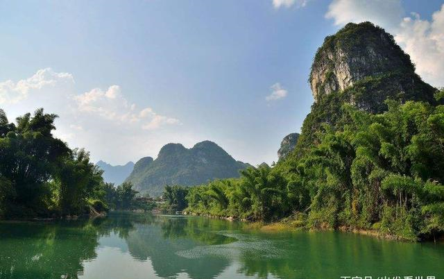 河池旅遊資源豐富,有紅水河百里畫廊,下梘河,南丹溫泉,六甲小三峽等