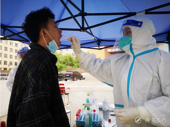 緊急抽調50名核酸採樣人員,承擔江濱壹號,城西客運站,公園天下等14個