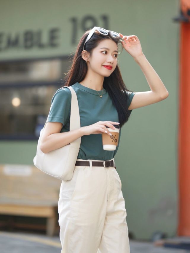 青春活泼的夏日穿搭今年更流行运动休闲风时髦又精致