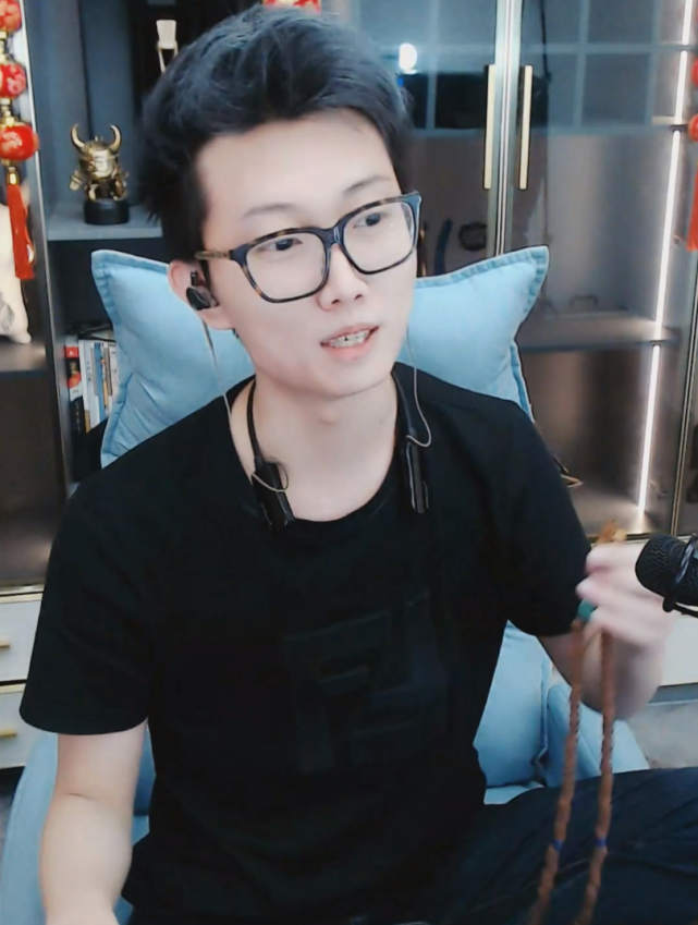 李先生透露已经"回本",小少焱签约费已赚回,两年才挣了80万?