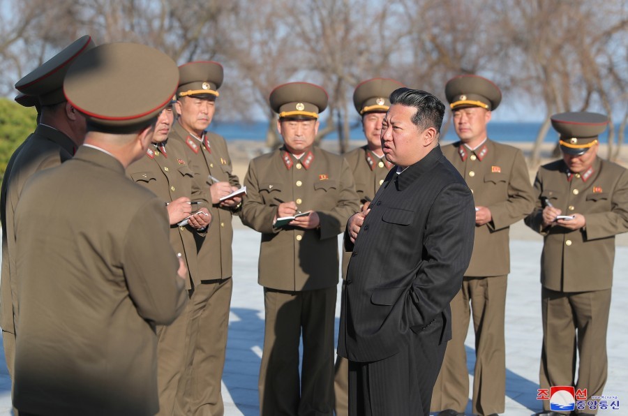 朝鲜宣布试射新型战术制导武器，金正恩现场观摩