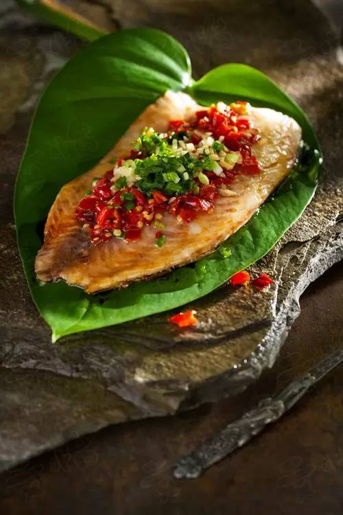 【剁椒蒸烤鲷鱼】香,辣,鲜,15分钟就能烤好的鱼