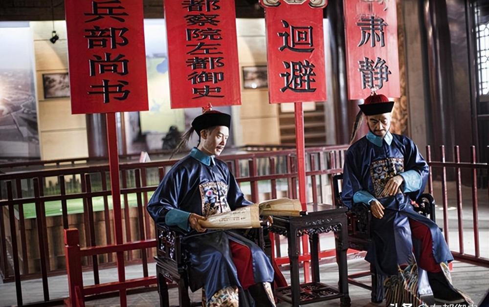 总督贪污40万两巡抚34万两乾隆斩首不解恨砍头前大刑伺候