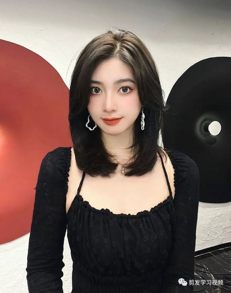 2022春季&ldquo;锁骨发&rdquo;又火了,瞬间提升你的颜值-发型-爱女人