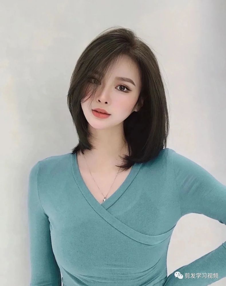 2022春季“锁骨发”又火了,瞬间提升你的颜值-发型-爱女人