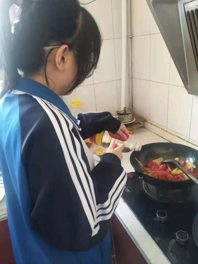 做家务 懂感恩 做最美高中生—德州云天高级中学开展家务劳动