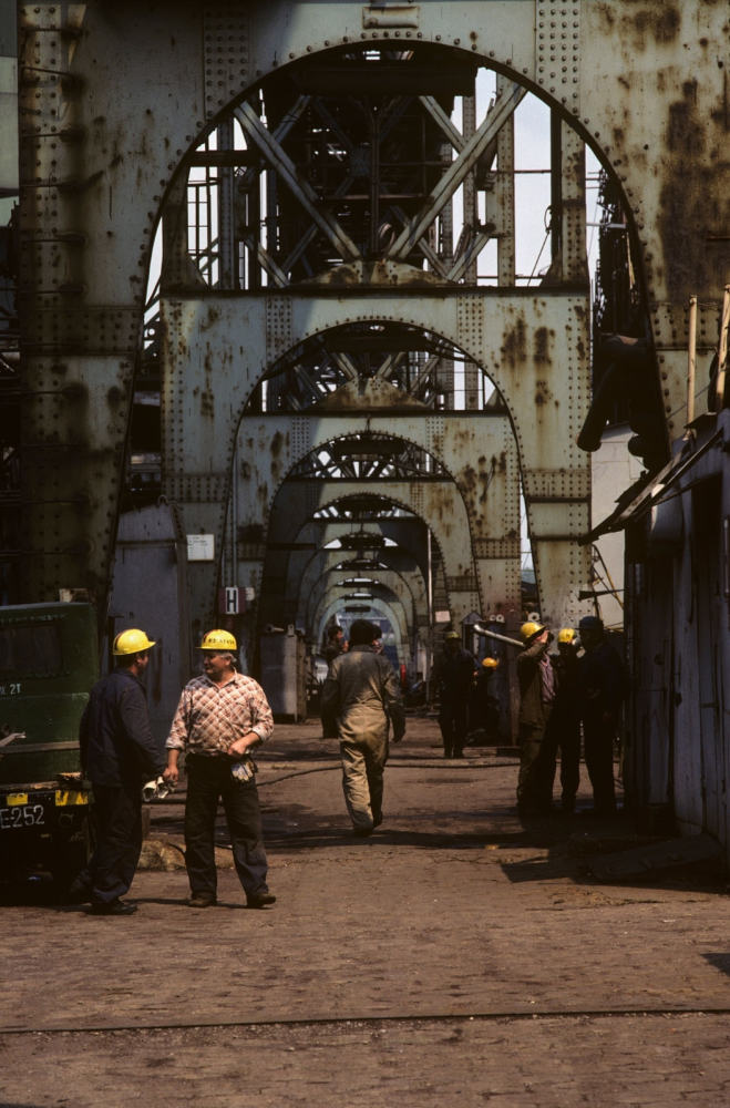 老照片 1990年波兰格但斯克造船厂 团结工会的摇篮_腾讯新闻