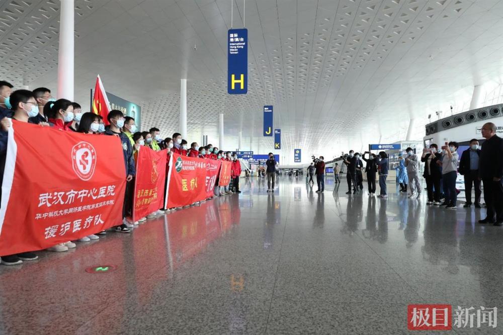 鄂来守沪武汉市中心医院再派13名医务人员支援上海