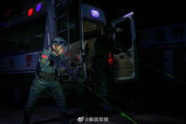 武警特战,暗夜追击!