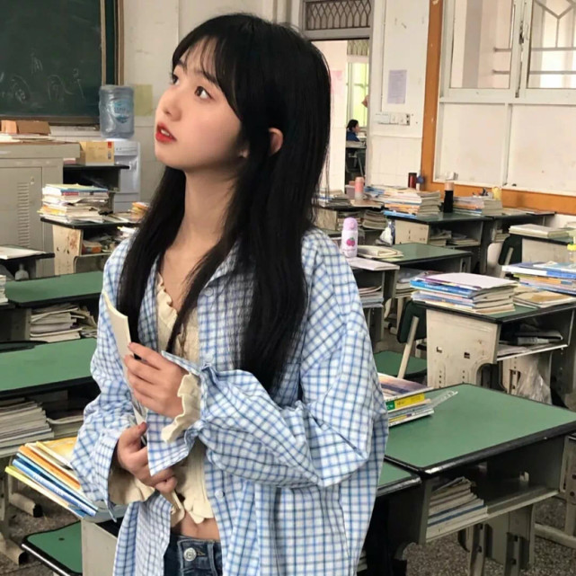 校园风学生清纯女生头像