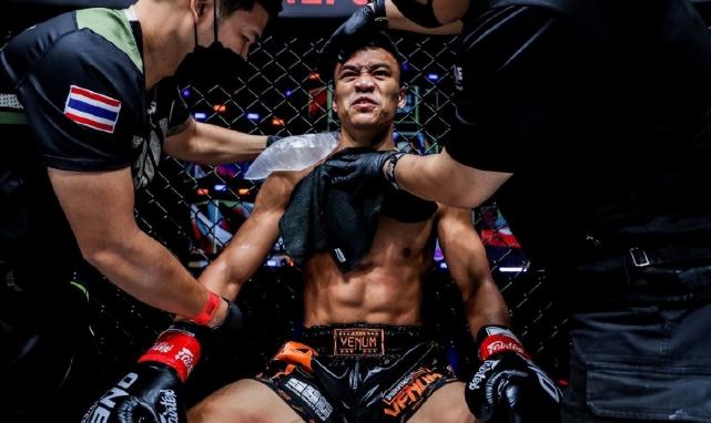 3胜2负尴尬成绩曾经无敌的娃娃脸杀手西提猜如何东山再起