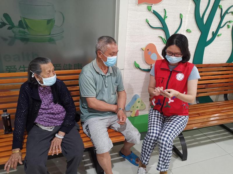 专车接送全程陪护深圳观澜库坑社区97岁老人完成新冠疫苗接种