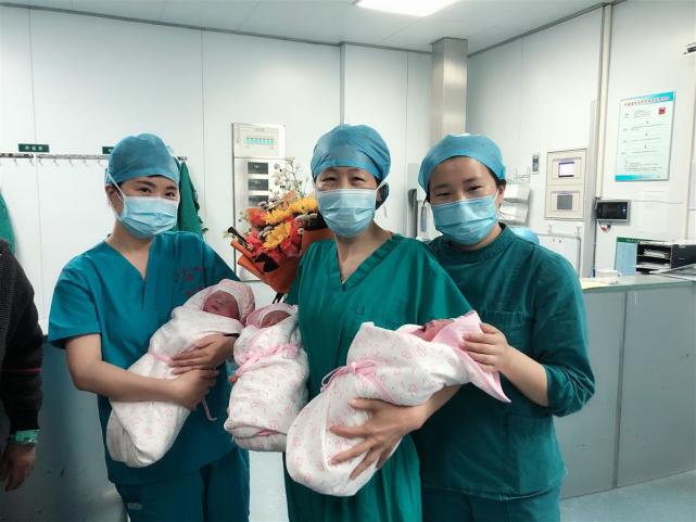 这个90后妈妈厉害了第三胎产下纯自然近足月三胞胎