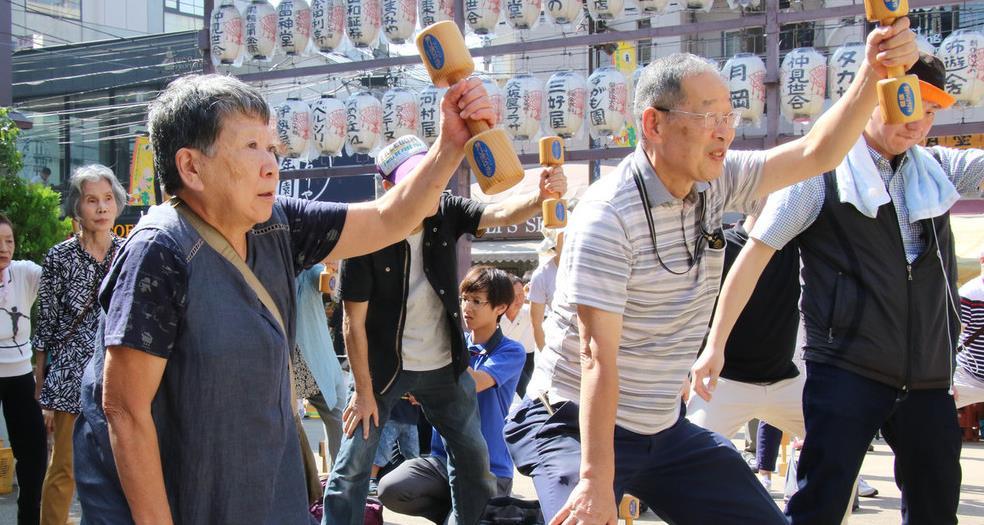 人口锐减_二战后日本人口锐减,为快速恢复人口,把本国女人送给美军借种