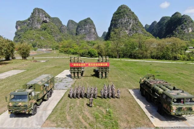 热血一起走进火热的防空兵比武