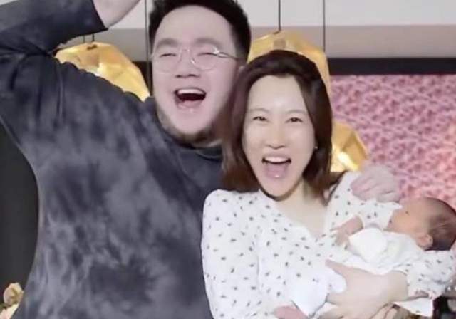 被父亲英达嫌弃从小与母亲相依为命巴图如今过得怎么样了