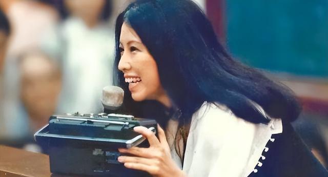 三毛与荷西用骆驼头骨求婚婚礼状况百出3个小细节昭示不祥