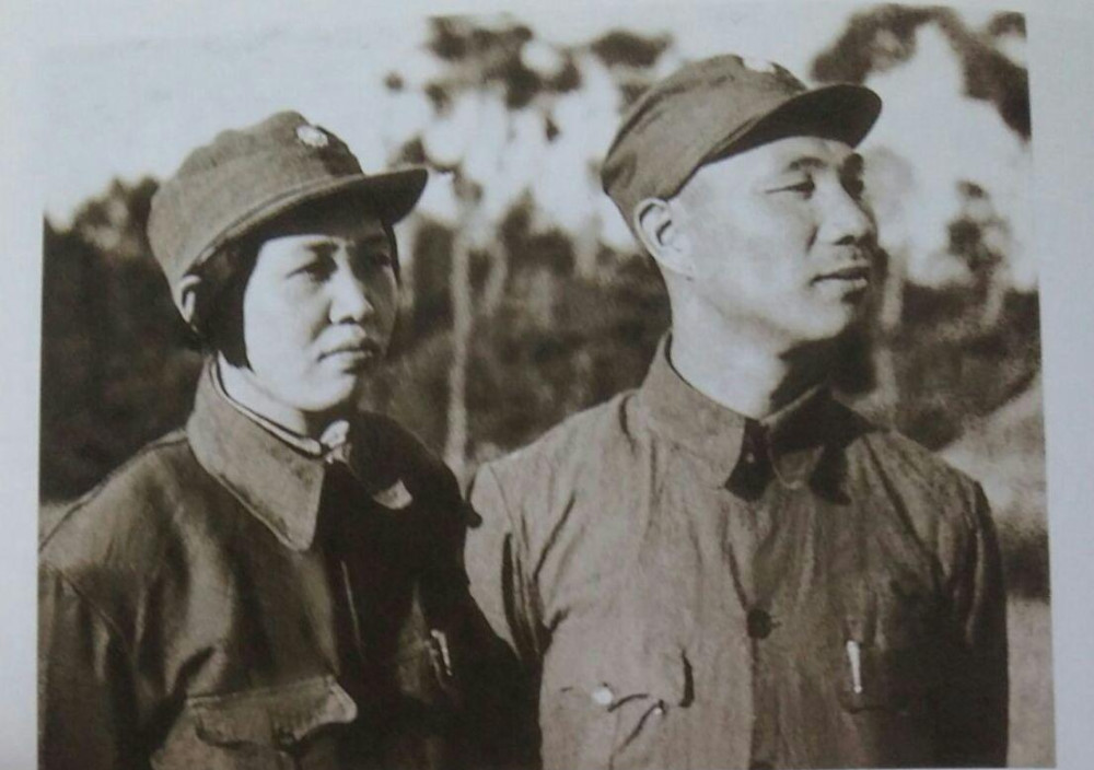 她是杨成武上将的妻子，曾任北京卫戍区政治部顾问，7个子女3个少将