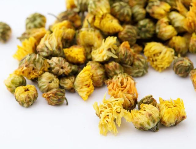 菊花泡茶品种怎么选?加上这些搭配,养生功效翻倍